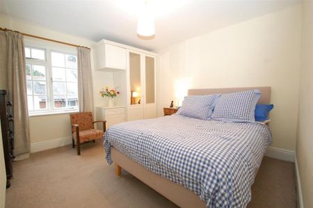 2 bedroom end of terrace house to rent - Photo 3