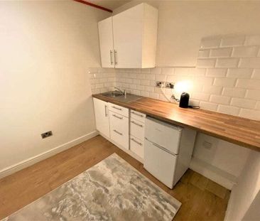 Buckingham Road, London, E18 - Photo 5