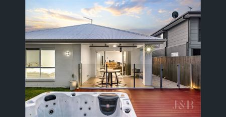 Modern Family Retreat Backing Onto Tranquil Parklands - Photo 5