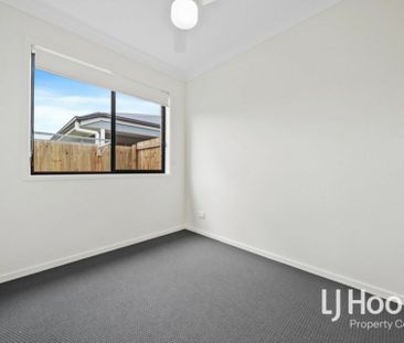 Exceptional Location - Just 6 Minutes to Train Station & 7 Minutes ... - Photo 3