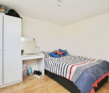 Blackwell Avenue, Guildford, Surrey, GU2 8LU - Photo 5