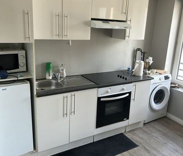 Location Appartement 2 pièces 38m² ARMENTIERES 59280 - Photo 2