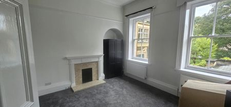 3 Bed - Flat 7, Gledhow Hall, Roundhay, Leeds - LS8 1PG - Student/Professional - Photo 2