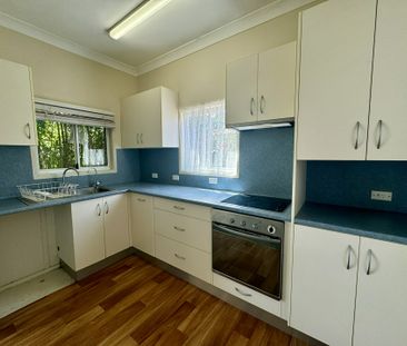 Tidy Three Bedroom Home - Photo 4