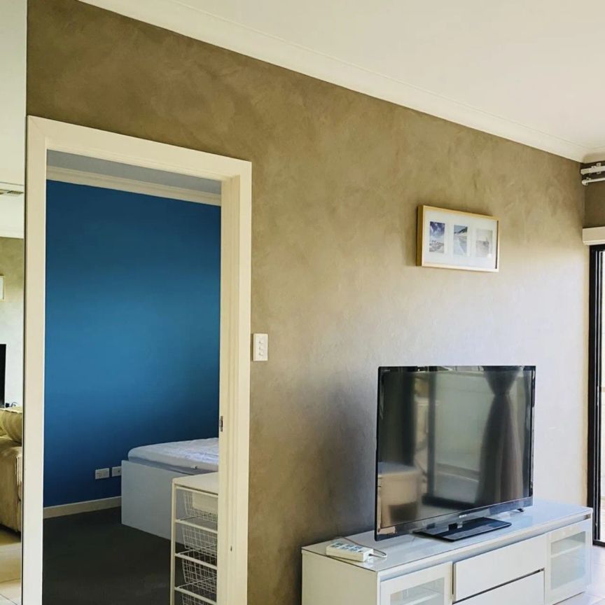 Fully Furnished 2-Bedroom Apartment in Prime City Location - Photo 1