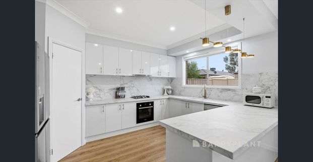 Charming Family Home - Photo 1