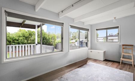 2 Vienna Street, Seven Hills NSW 2147 - House For Rent | Domain - Photo 3