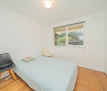 Family Home in central location - Available now - Photo 4