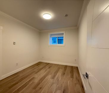 South Facing Ground Level Suite - 2 Beds/2 Bath - Utilities Included - Photo 4