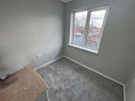 3 bedroom semi-detached house to rent - Photo 4