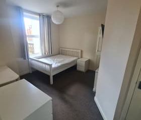 4 Bed - 4 Norwood Mount, Hyde Park, Leeds - LS6 1FB - Student - Photo 3