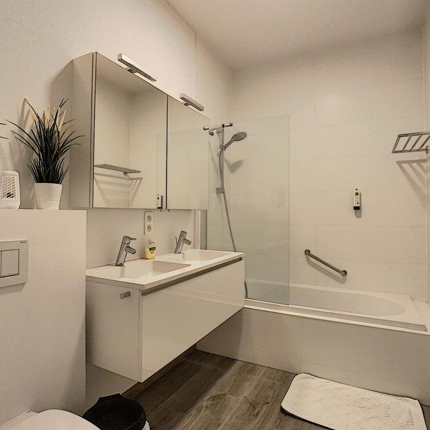 Gemeubeld, luxueus 2-slaapkamer appartement op TOP-locatie! - Photo 1