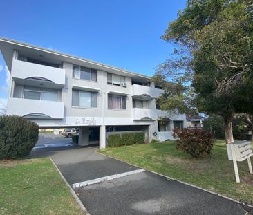 RENOVATED DELIGHT IN STUNNING LOCATION - Photo 4