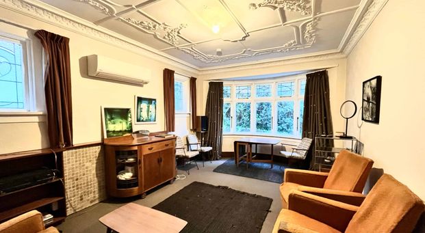 Elegant city house with sea views - Photo 1