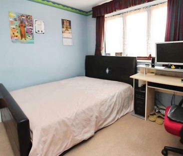 4 bedroom detached house to rent - Photo 3