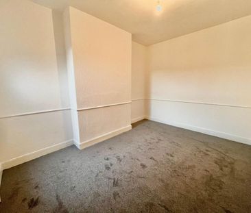 3 bedroom flat to rent - Photo 2