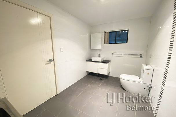 Modern 4 bedroom Duplex - Photo 1