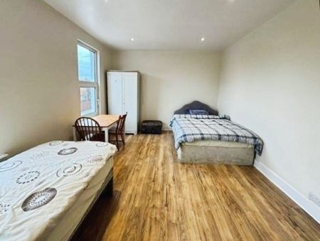 6 bedroom House To Let - Photo 5