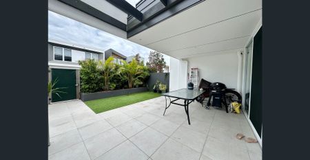 Modern Lifestyle in the Heart of Robina - Photo 5