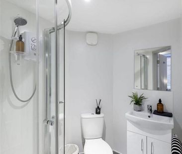1 bedroom in a flat share to rent - Photo 4