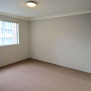 TWO BEDROOM APARTMENT IN GREAT LOCATION! - Photo 2