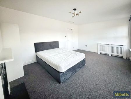 Ashingdon Road, Rochford - Photo 4