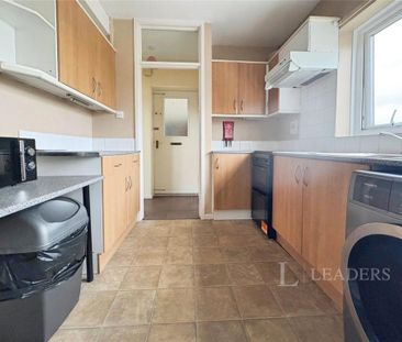 3 bedroom flat to rent - Photo 3
