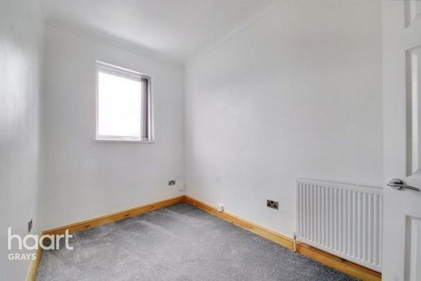 4 bedroom flat to rent - Photo 1