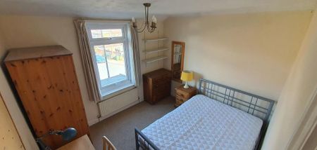 3 bedroom end of terrace house to rent - Photo 3