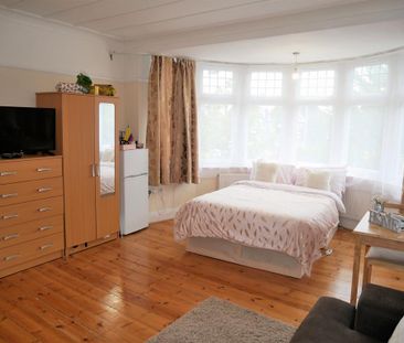 1 bedroom in a house share to rent - Photo 1