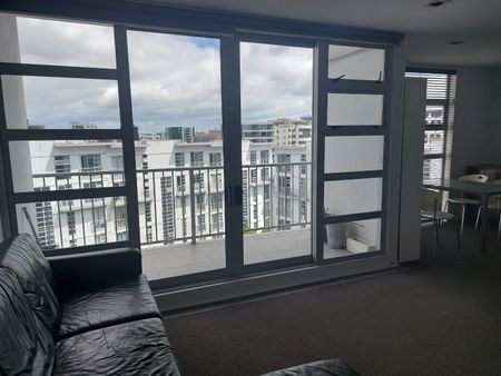 Two Level Apartment with Views Towards The Skytower - Photo 3