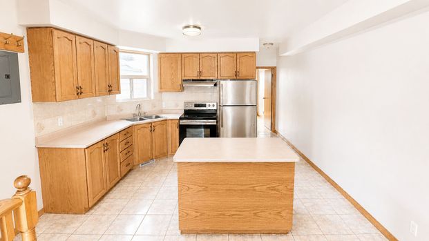 For Lease - 908 Ossington Avenue Unit# Upper, Toronto, Ontario - Photo 1