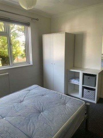 Clement Close, Canterbury, CT1 - Photo 5