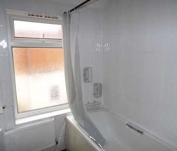 4 bedroom semi-detached house to rent - Photo 3