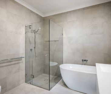 Stunning Executive Home - Conveniently Located Between City and Beach - Photo 6