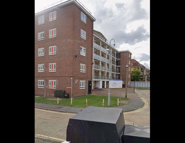 2 Bed Flat, Cassidy Road, SW6 - Photo 1
