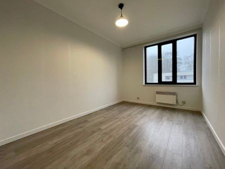 TE HUUR: Ruim 3-slaapkamerappartement centraal te Tielt. - Photo 2