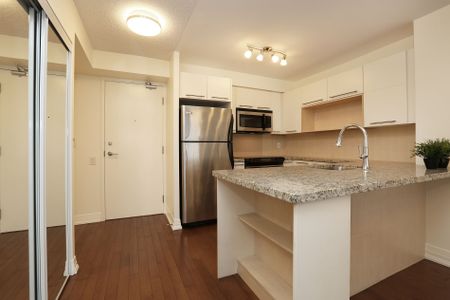 For Lease - 25 Carlton Street Unit# 1705, Toronto, Ontario - Photo 2