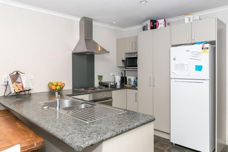 Modern Townhouse - Photo 4