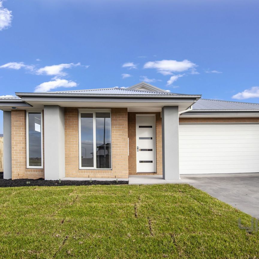 38 Gillespie Avenue, Werribee - Photo 1