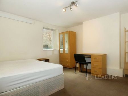 6 bedroom house to rent Clarendon Avenue, Leamington Spa, Warwickshire, CV32 - Photo 3