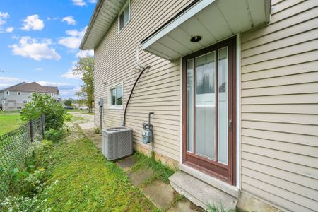 For Lease - 138 45th Street, Wasaga Beach, Ontario - Photo 2