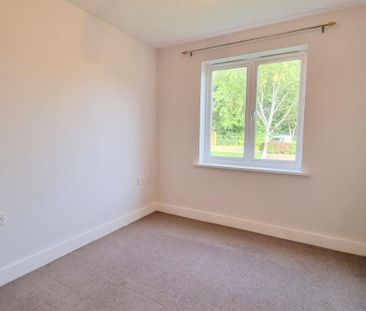 2 bedroom ground floor flat to rent - Photo 3