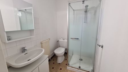Location Appartement 1 pièce 28m² BRIVE LA GAILLARDE 19100 - Photo 2