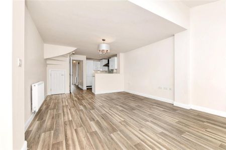 4 bedroom semi-detached house to rent - Photo 2