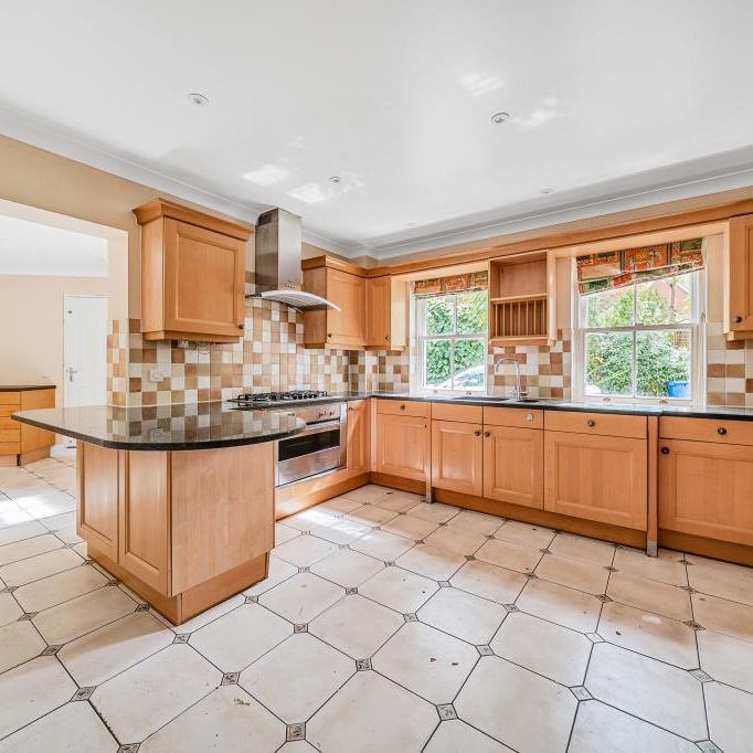5 bedroom detached house to rent - Photo 1