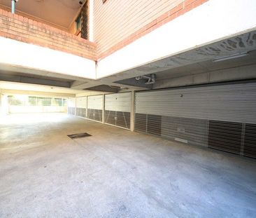 HUGE TWO BEDROOM APARTMENT !! - Photo 1