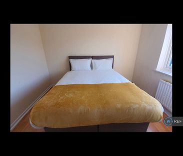 3 bedroom end of terrace house to rent - Photo 2