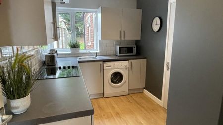 1 bedroom in a house share to rent - Photo 5