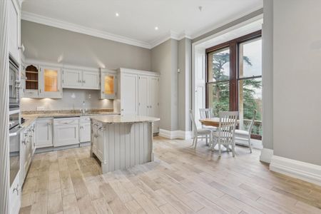 Available to let - with Historic elegance and modern luxury combined in this 3,700+ sq ft duplex within The Mansion, Cobham Park, surrounded by twelve acres of breath-taking parkland. - Photo 5